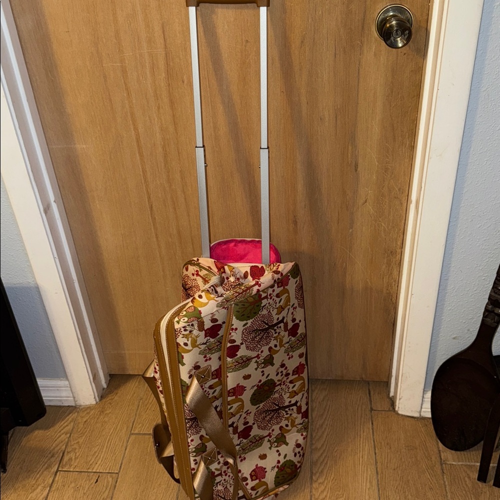 Lily Bloom Rolling Travel Bag in New Condition! - Picture 7 of 8
